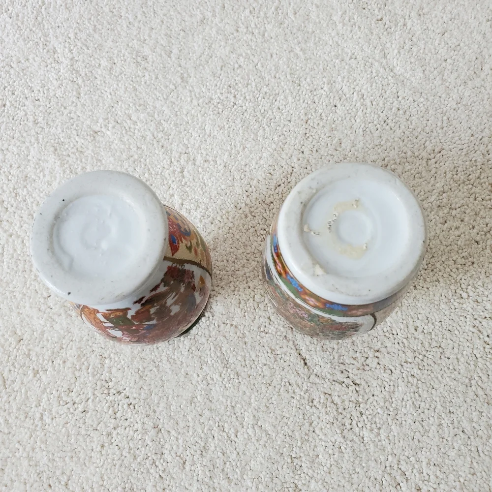 Vintage Pair of Asian Vases with scalloped top - Set of 2